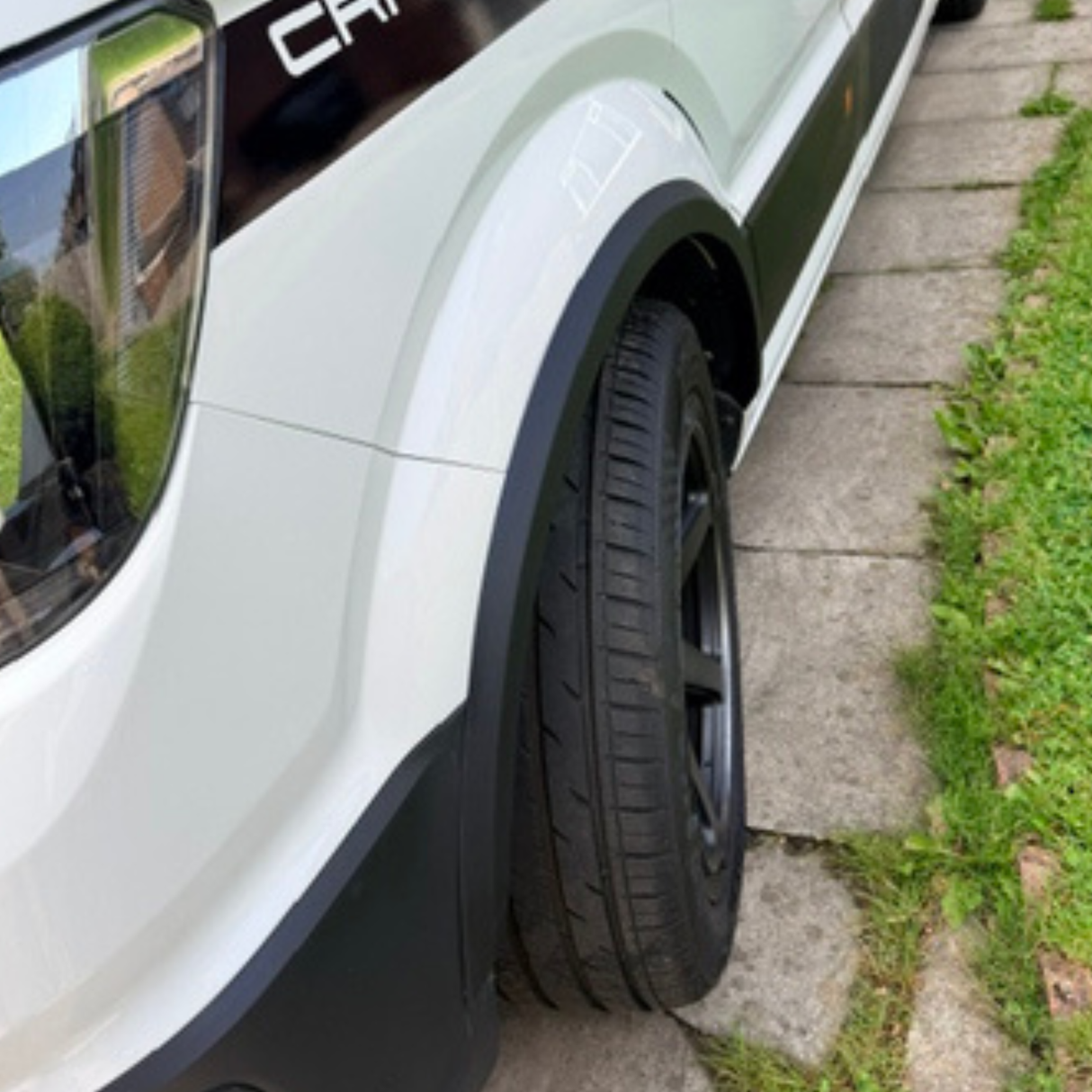 Para los acabados de pasos de rueda VW New Crafter / MAN TGE - Kit de diseño texturizado negro de 4 piezas | Van-X