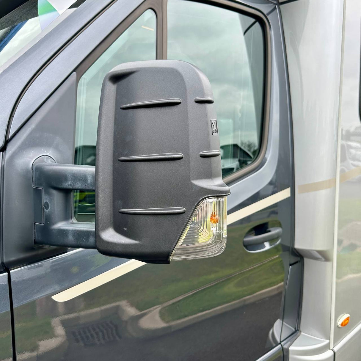 Pour les housses de copilote Mercedes Sprinter 906 - Finition Hammerite durable pour une protection renforcée