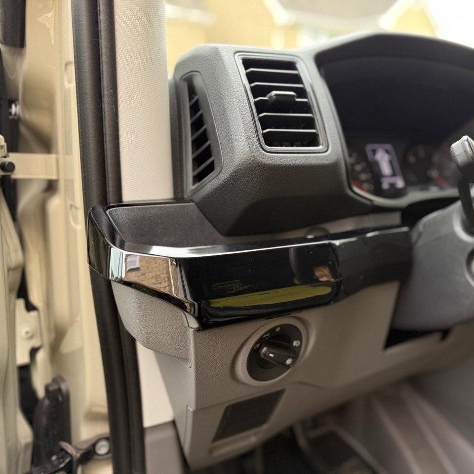 Per la nuova forma VW Crafter LHD Lower Dash Styling Trims - Nero lucido (set di 6) | Van-X