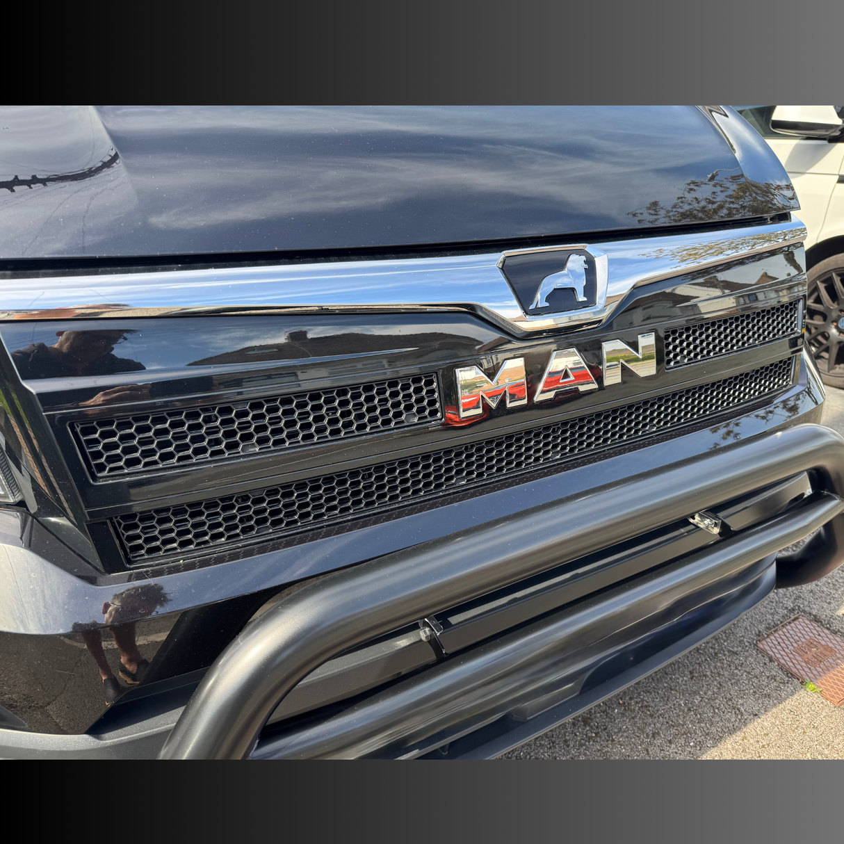 Voor MAN TGE frontrooster honingraatinzetstukken | Aangepaste Van Grille Upgrade – Van-X