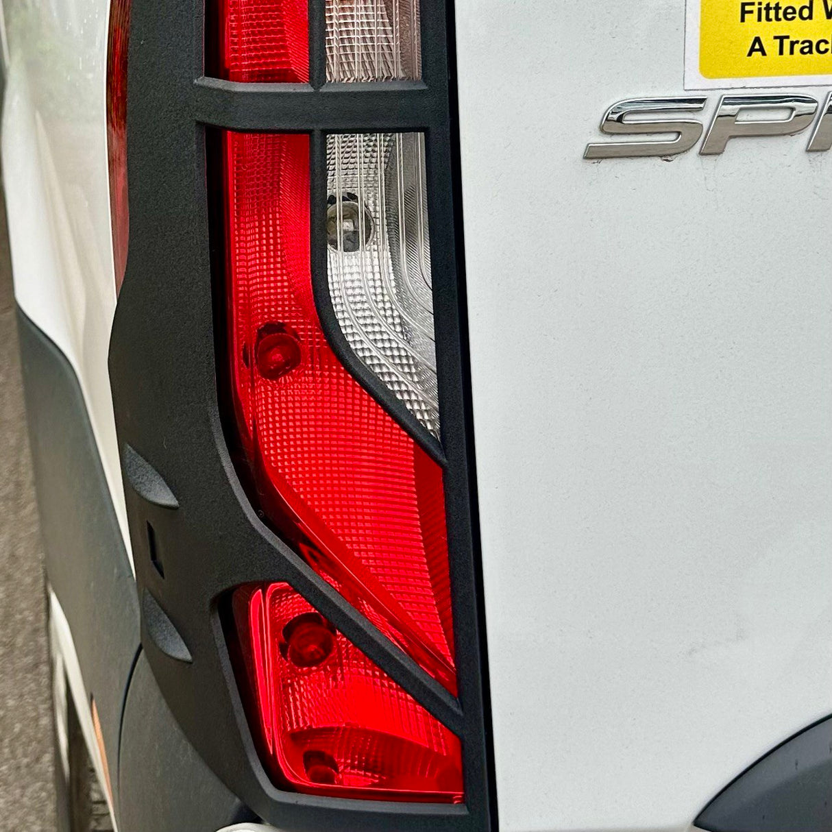 Per Protezioni Fari Posteriori Mercedes-Benz Sprinter 907 | Protezioni fanali posteriori per furgoni Sprinter – Van-X