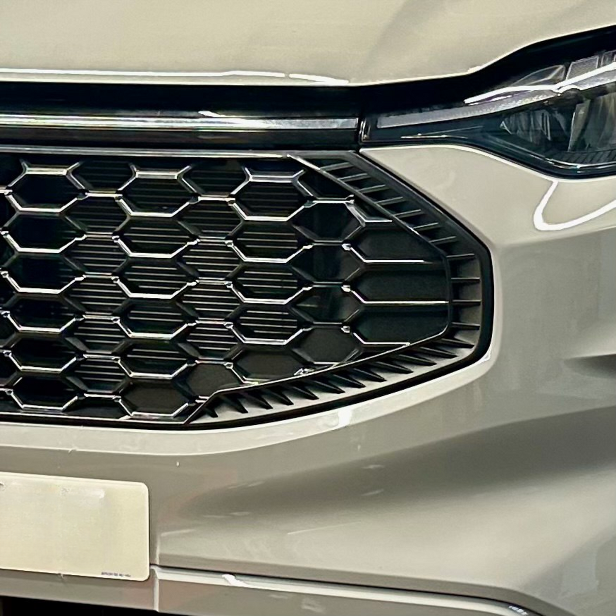 For Ford Transit Custom 2024+ Front Grille – Gloss Black | Stylish & Durable Upgrade