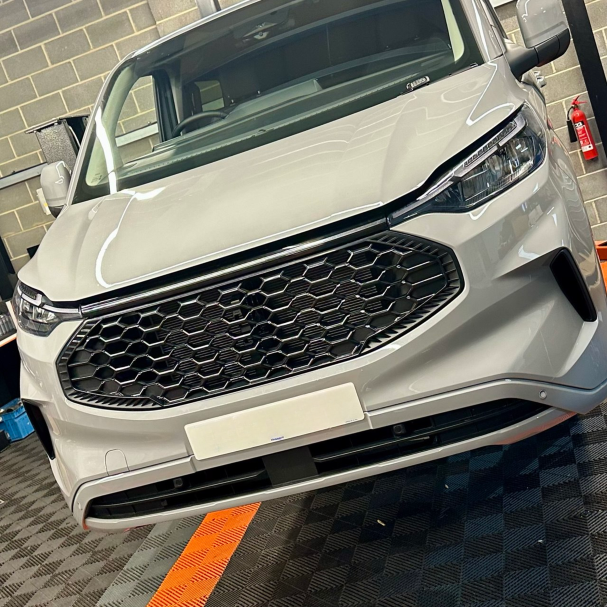 For Ford Transit Custom 2024+ Front Grille – Gloss Black | Stylish & Durable Upgrade