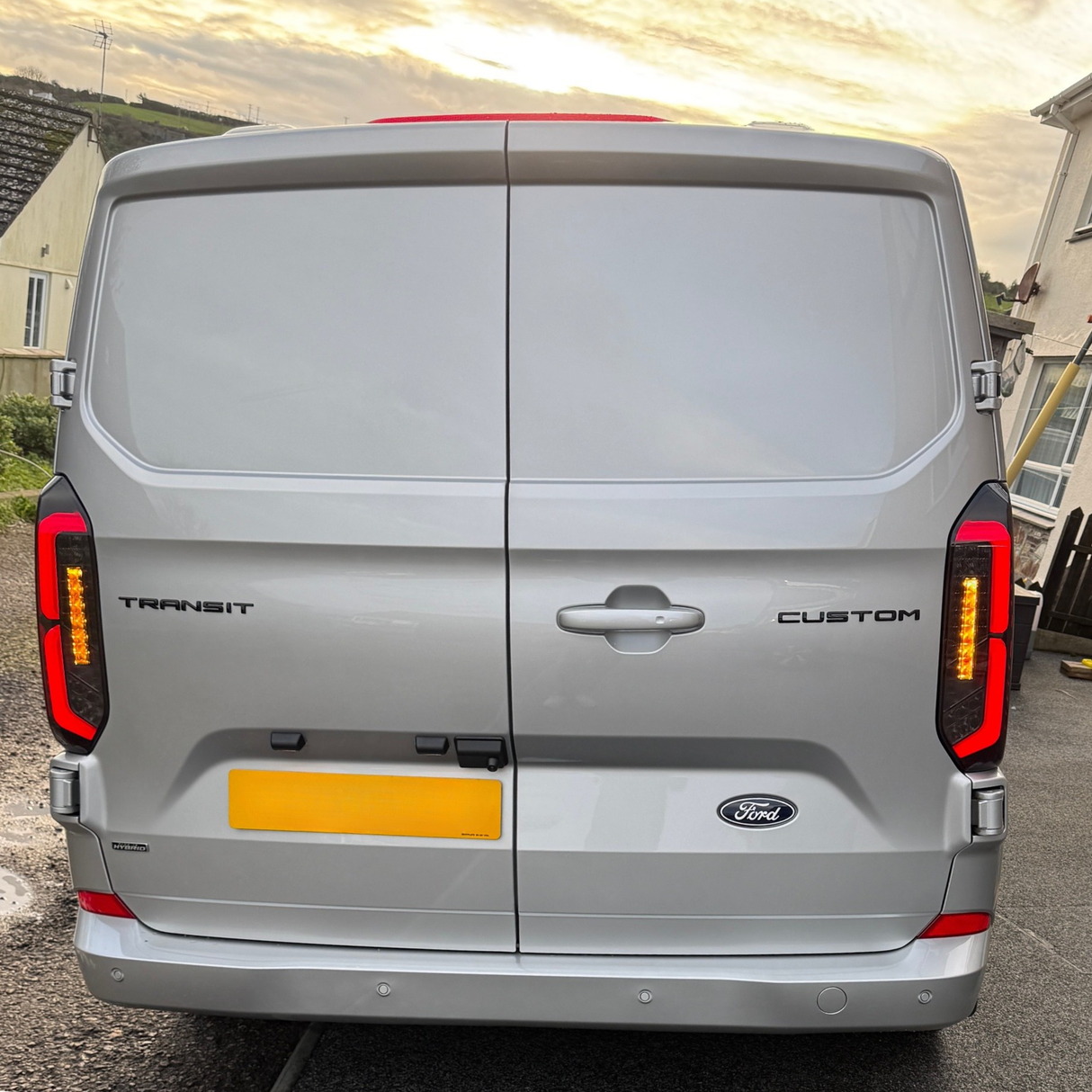 Per la nuova Van-X Custom 2024–2026 Luci posteriori Full LED – Aggiornamento delle lenti fumate