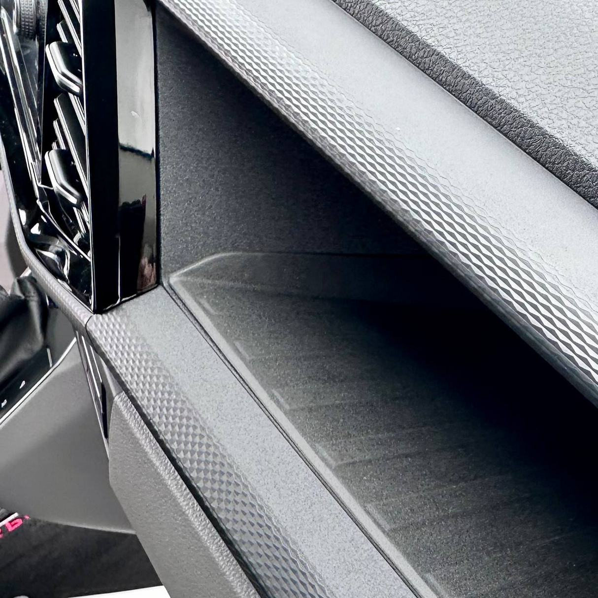 For Volkswagen Transporter T6.1 Vans Glovebox Silicone/Rubber Inserts – Non-Slip