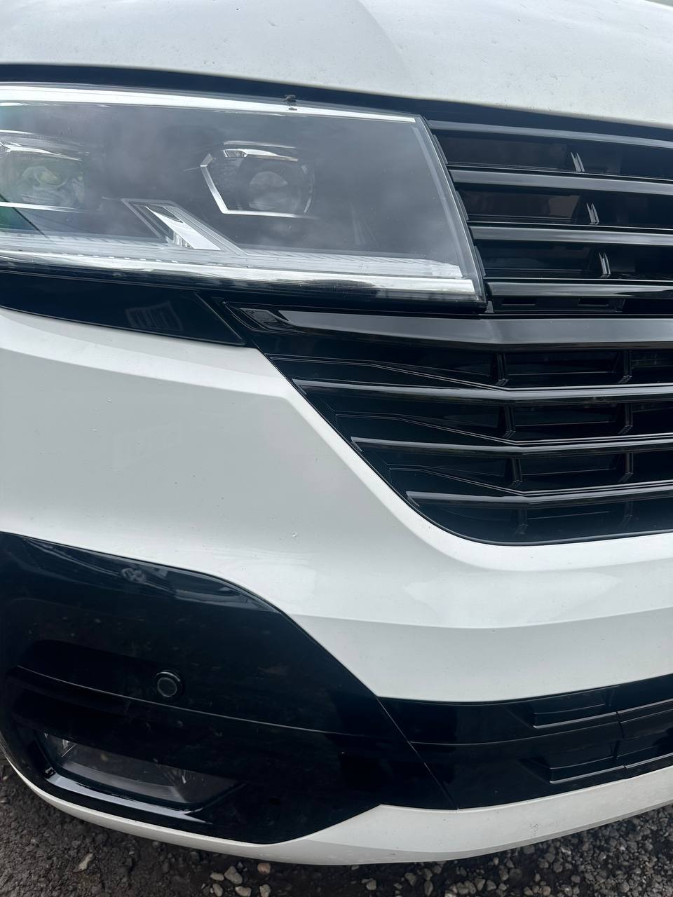 Voor VW T6.1 Voorgrille Zijvinnen – Glanzend Zwarte Afwerking (Set van 4) | Van-X styling-upgrade voor Volkswagen T6.1