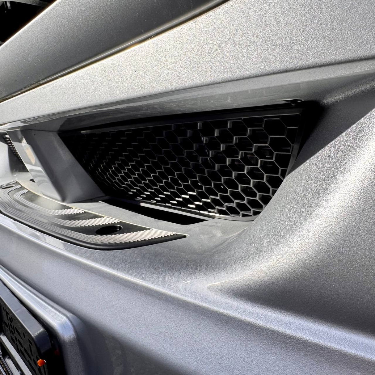 Voor Mercedes Sprinter 907 Voorbumper Honingraat Mesh Roosters – Set van 2 - Van-X