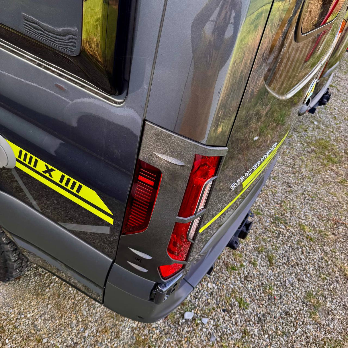 Per Protezioni Fari Posteriori Mercedes-Benz Sprinter 907 | Protezioni fanali posteriori per furgoni Sprinter – Van-X