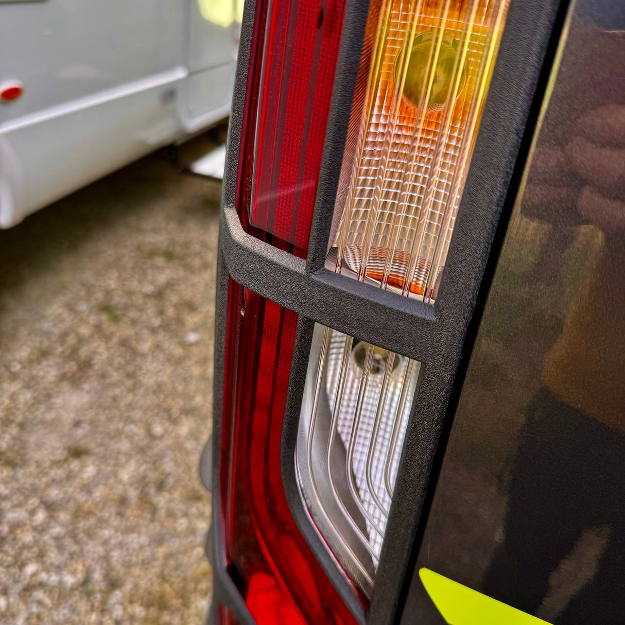 Per Protezioni Fari Posteriori Mercedes-Benz Sprinter 907 | Protezioni fanali posteriori per furgoni Sprinter – Van-X