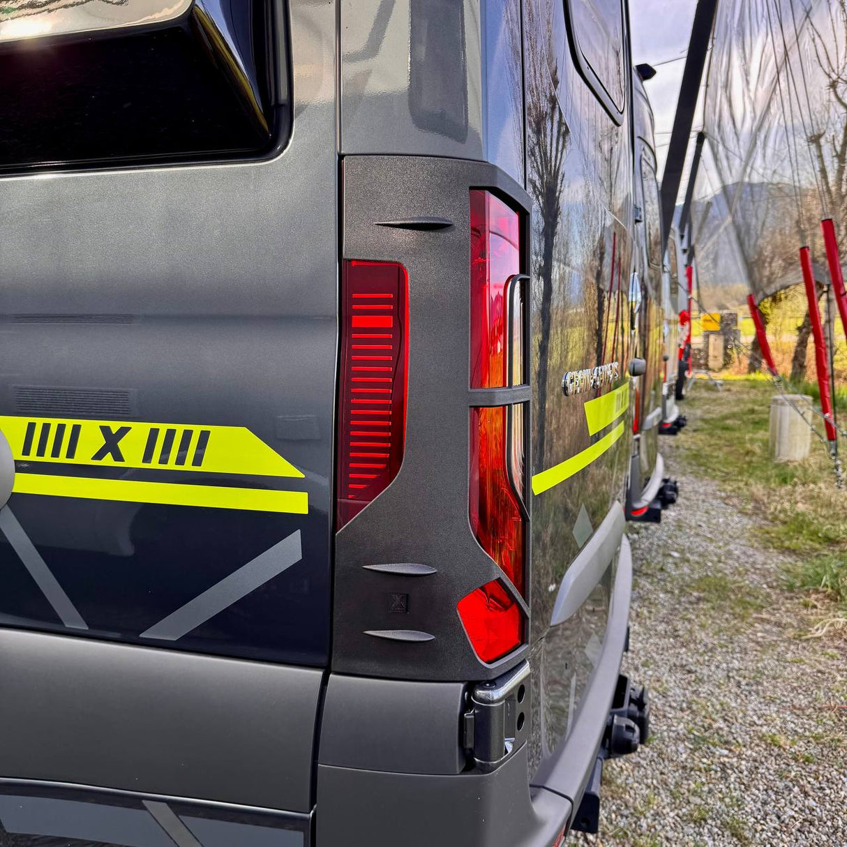 Per Protezioni Fari Posteriori Mercedes-Benz Sprinter 907 | Protezioni fanali posteriori per furgoni Sprinter – Van-X
