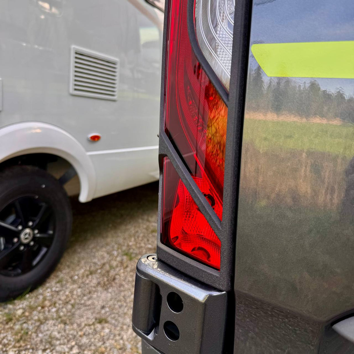 Per Protezioni Fari Posteriori Mercedes-Benz Sprinter 907 | Protezioni fanali posteriori per furgoni Sprinter – Van-X