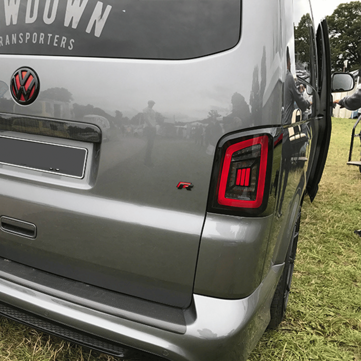 VW T5, T5.1 Gerookte achterklep LHD Achterlichten Rode balken LED Linksgestuurde bestelwagen alleen MK3