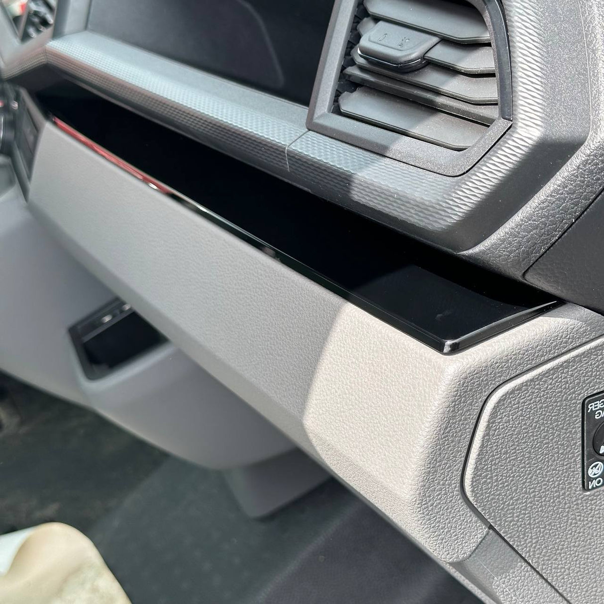 Voor VW T6.1 Transporter Dashboard Upgrade Van-X – Premium 4-delige glanzend zwarte onderpaneelafwerking en deurkaartset