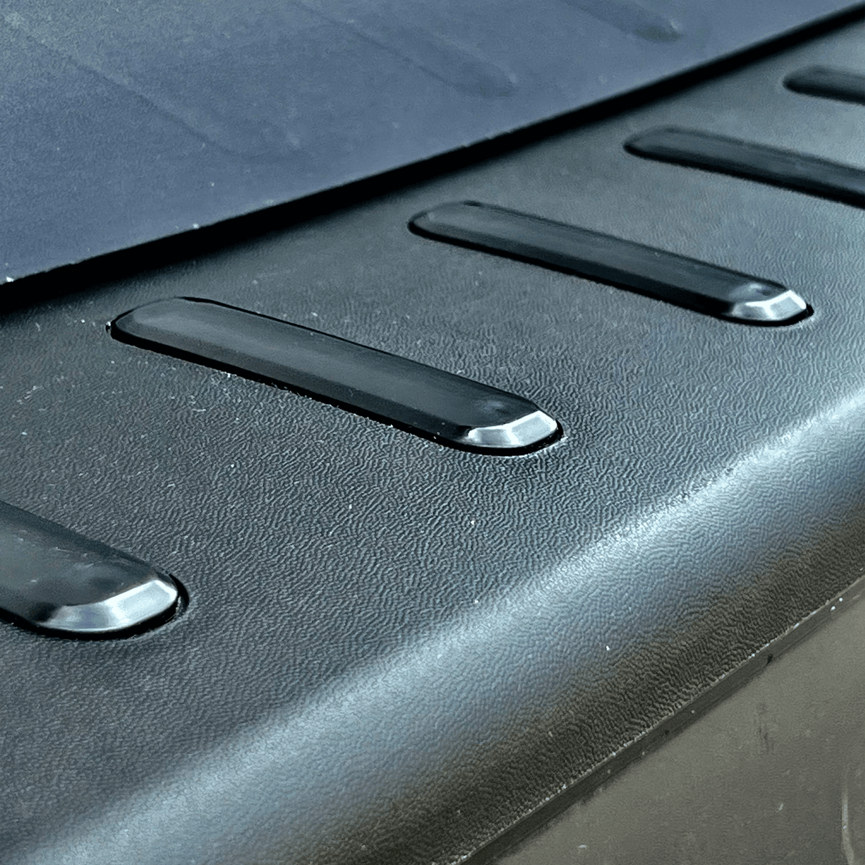 Voor Opel Vivaro Achterbumperbeschermer – Zwarte kunststof bekleding voor camper, camper en auto-slaapcabine