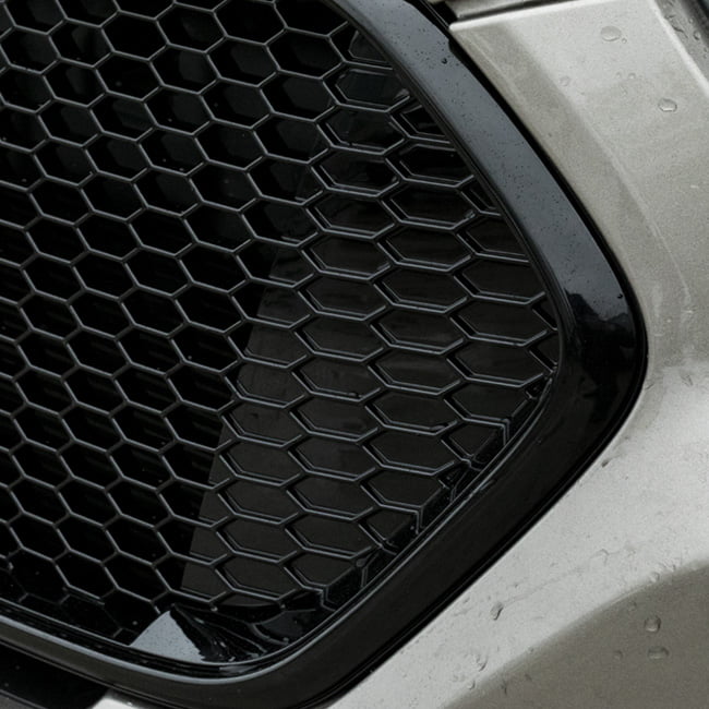 Pour ensemble de grille en nid d'abeille Ford Transit Custom - Haut noir brillant et bas noir mat - Prêt à installer.