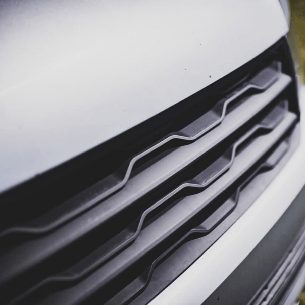 Griglia anteriore VW T6 R-Line (2 in 1) con badge/senza badge - Nero opaco