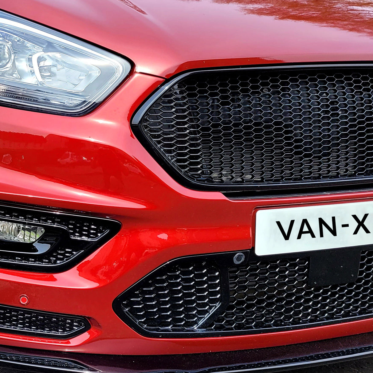 Pour grille sans badge en nid d'abeille pour Ford Transit Custom – Noir brillant, prête à installer