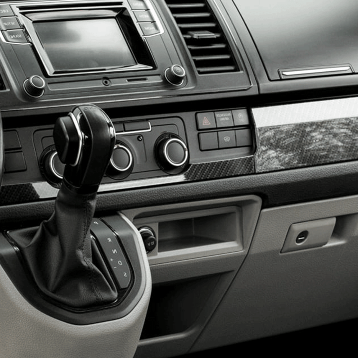 Finiture stilistiche inferiori del cruscotto VW Transporter T6 LHD effetto carbonio