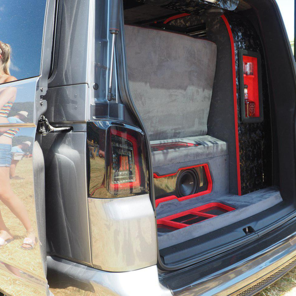 VW T5, T5.1 Gerookte achterklep LHD Achterlichten Rode balken LED Linksgestuurde bestelwagen alleen MK3