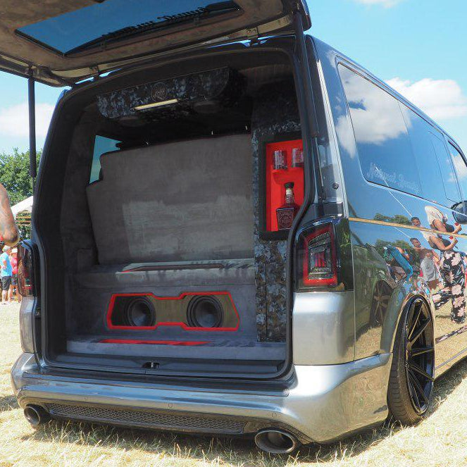 VW T5, T5.1 Gerookte achterklep LHD Achterlichten Rode balken LED Linksgestuurde bestelwagen alleen MK3