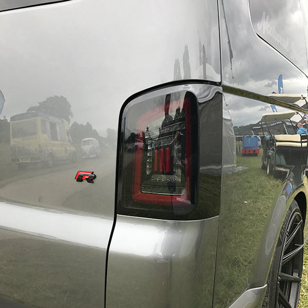 VW T5, T5.1 Gerookte achterklep LHD Achterlichten Rode balken LED Linksgestuurde bestelwagen alleen MK3