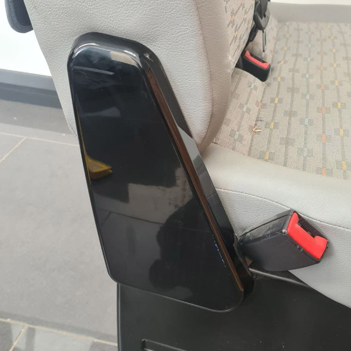 Caches de Charnière de Siège Jumeau VW T5, T5.1 + Caches de Repose-bras Noir Piano