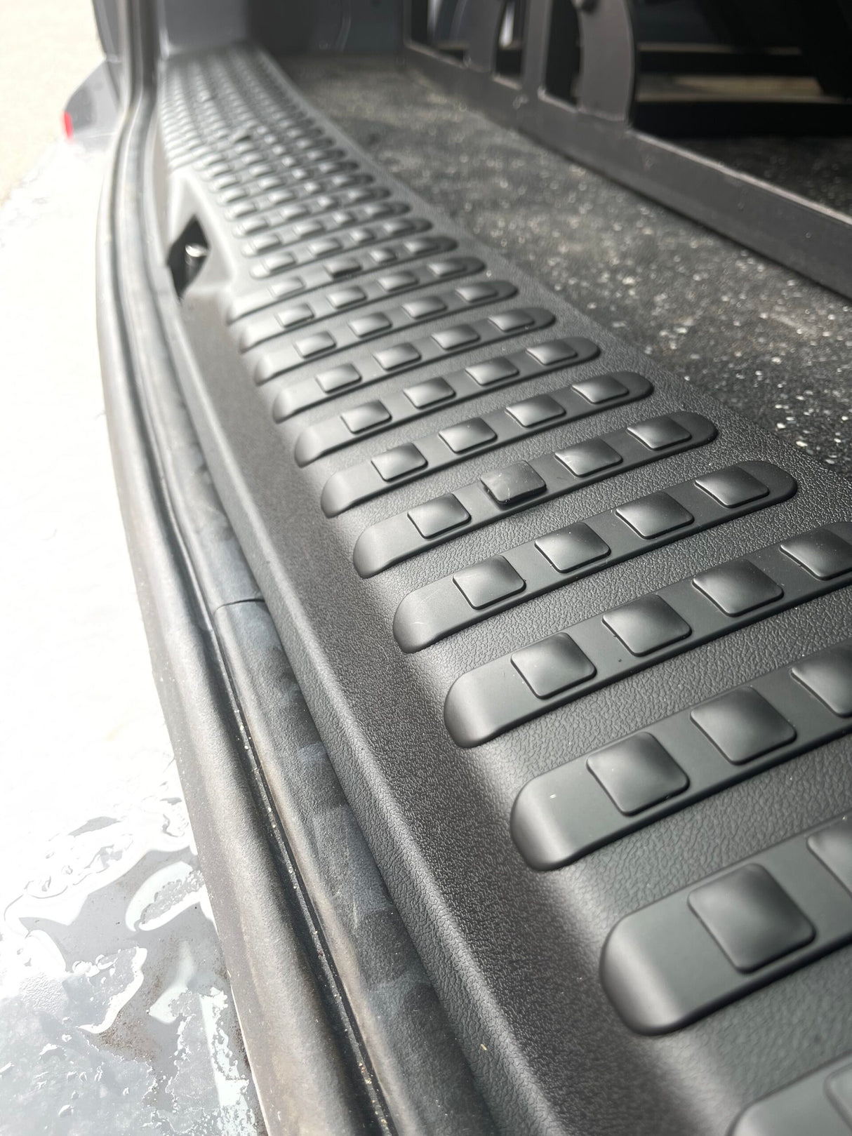 For VW T5, T5.1 V3 Tailgate Rear Threshold Cover Campervan Conversion Parts Including Screws and Caps