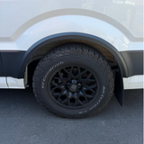 Pour les garnitures d'ailes de roue VW New Crafter / MAN TGE - Kit de style noir texturé en 4 pièces | Van-X