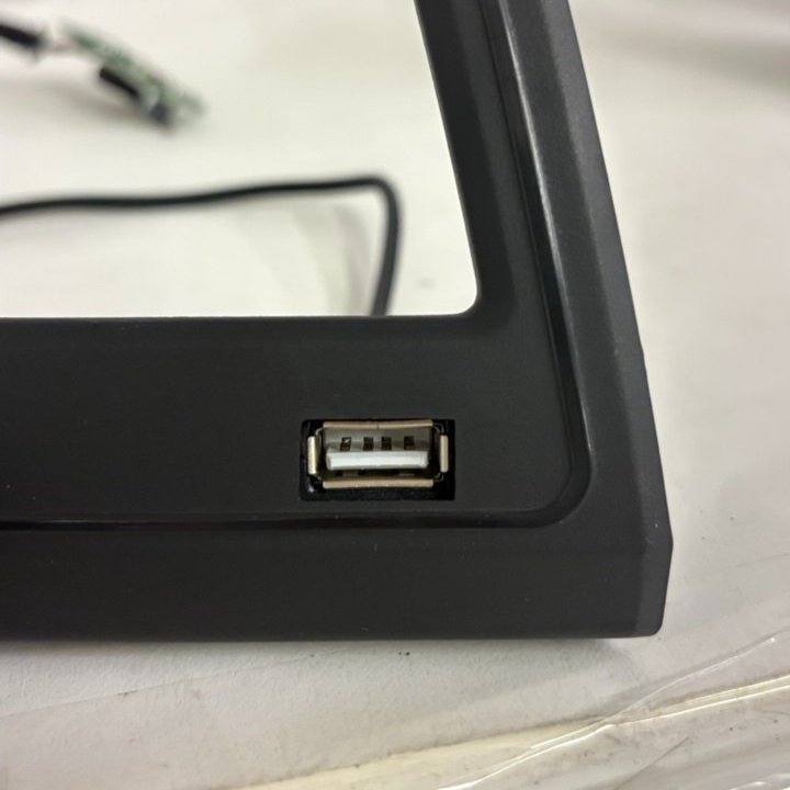 Per le finiture della VW T6 con portatapete - Lato destro – Accessori interni | Van-X