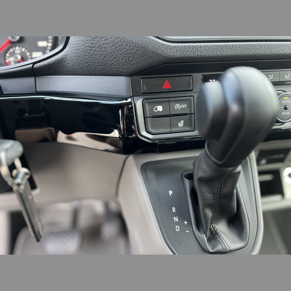 Voor MAN TGE LHD Lower Dashboard-styling uitvoeringen - Glanzend zwart (set van 6) | Van-X