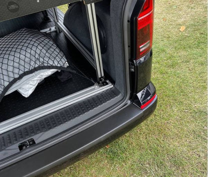 VW T6.1 V2 Cubierta de Umbral para Portón Trasero + Escalón Lateral + Kit de Montaje