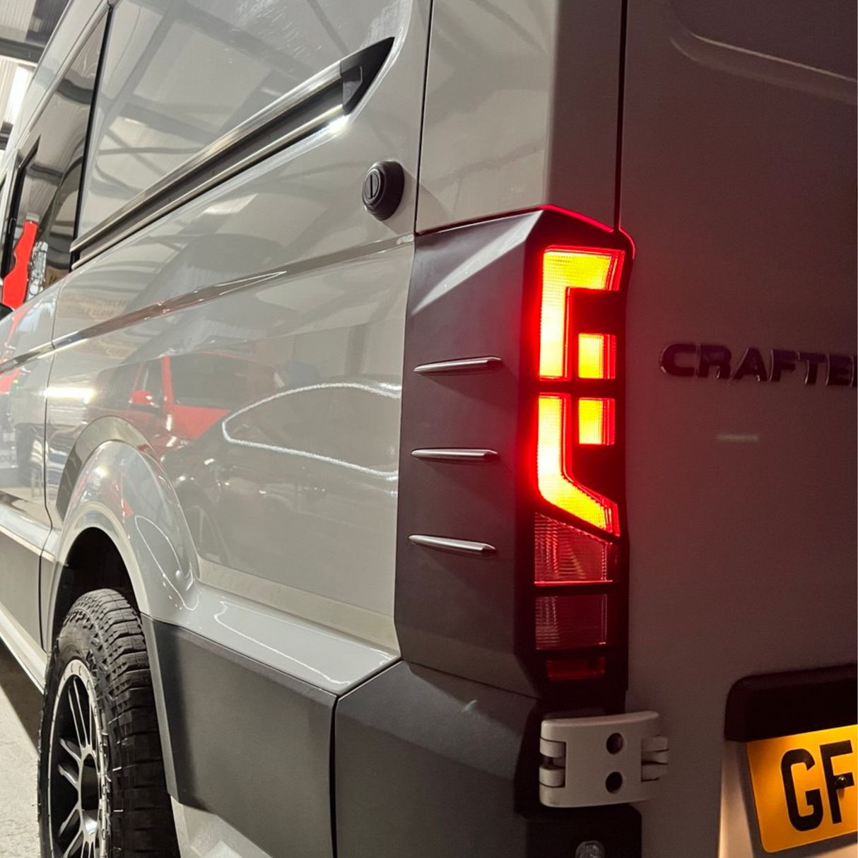 Pour Protections de Feux Arrière Volkswagen Crafter - Hammerite Ultimate Matte Black (à partir de 2018)
