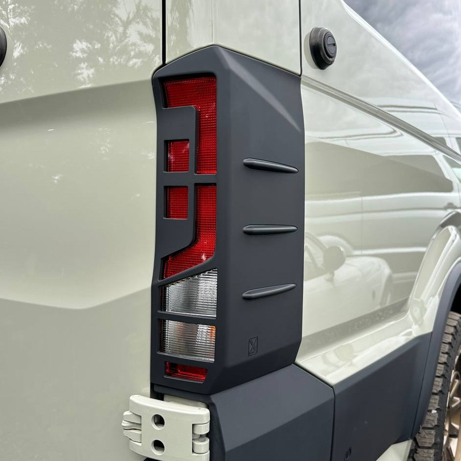Pour Protections de Feux Arrière Volkswagen Crafter - Hammerite Ultimate Matte Black (à partir de 2018)
