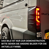 Rejillas de protección para luces traseras MAN TGE / Volkswagen Crafter Nueva Generación en negro brillante