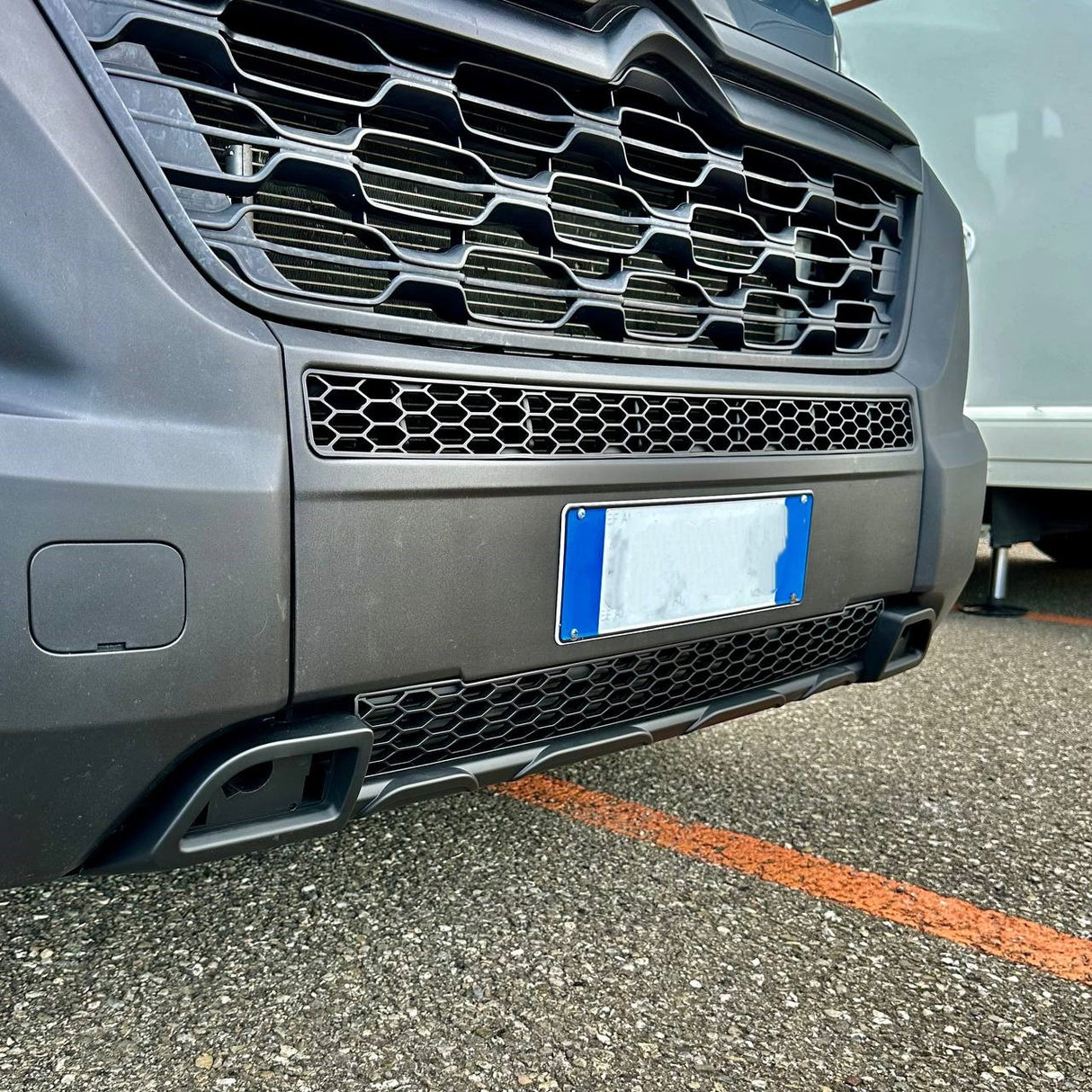 Per Fiat Ducato / RAM ProMaster Bundle Grille a nido d'ape anteriore 2 pezzi - Nero opaco | Van-X