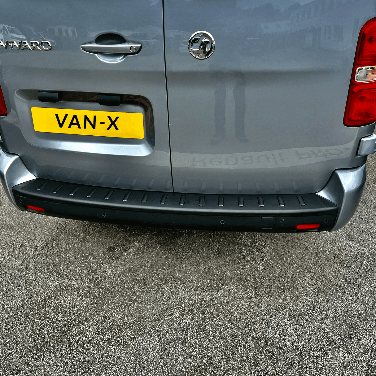 Voor Opel Vivaro Achterbumperbeschermer – Zwarte kunststof bekleding voor camper, camper en auto-slaapcabine