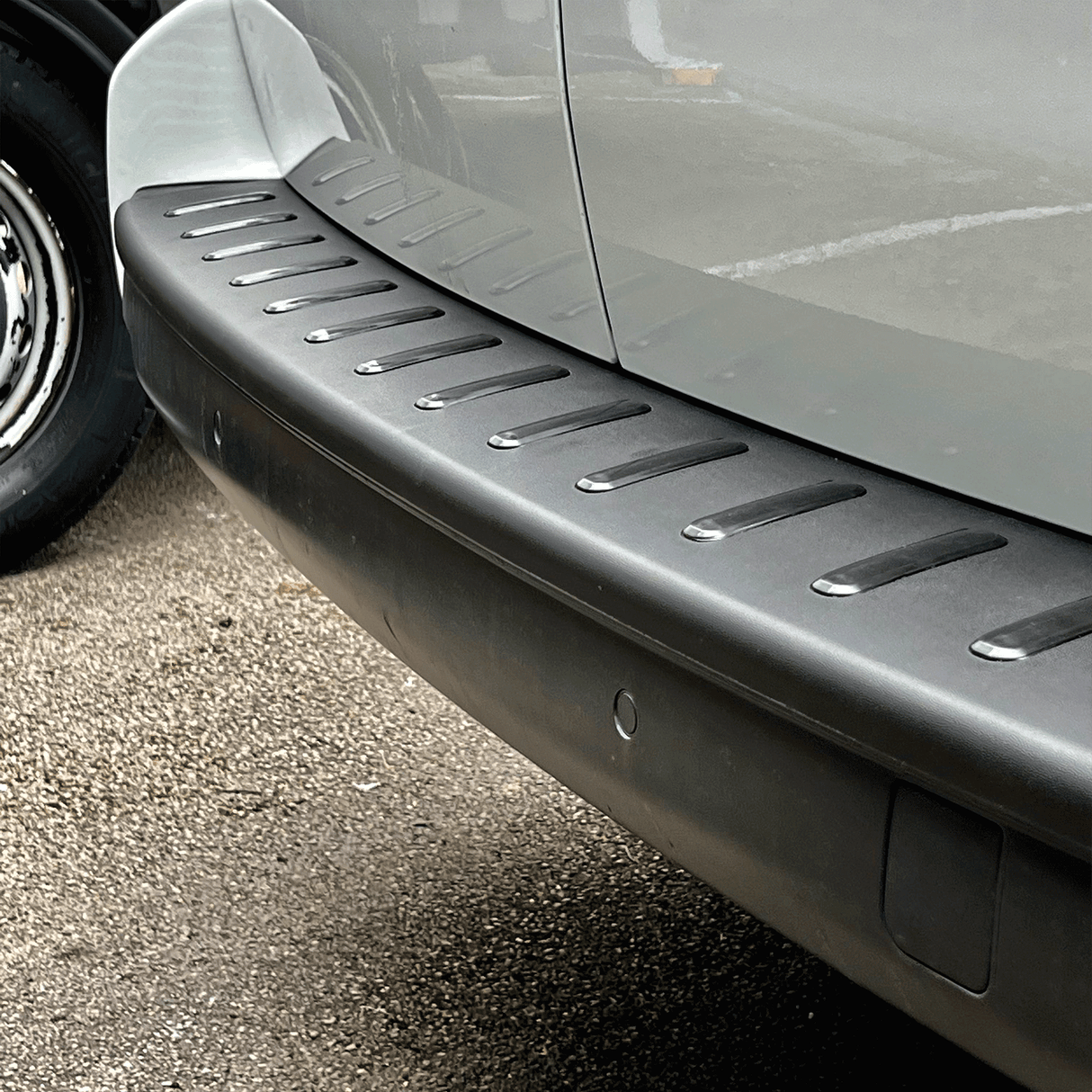 Voor Opel Vivaro Achterbumperbeschermer – Zwarte kunststof bekleding voor camper, camper en auto-slaapcabine