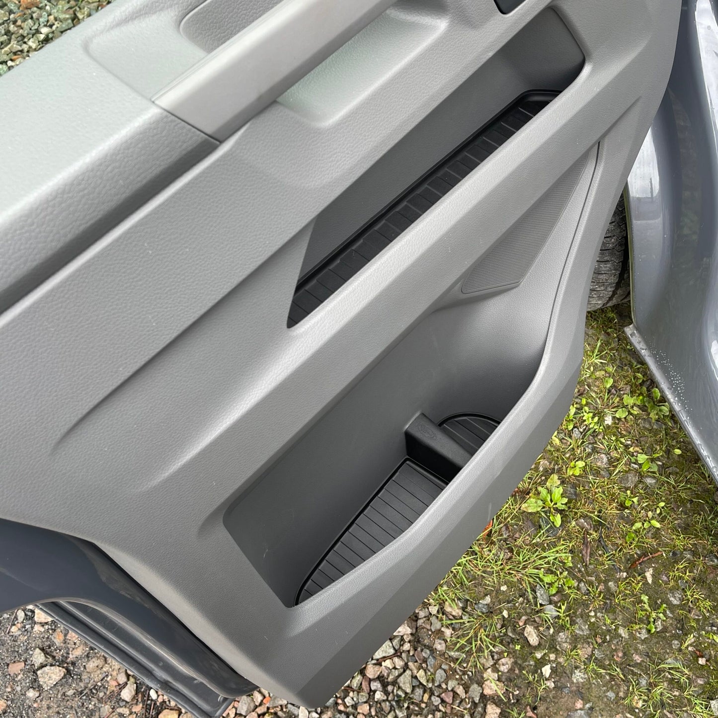 VW T6.1 Transporter Inserciones de Bolsillo de Revestimiento de Puertas de Caucho Negro para Conversión de Campervan
