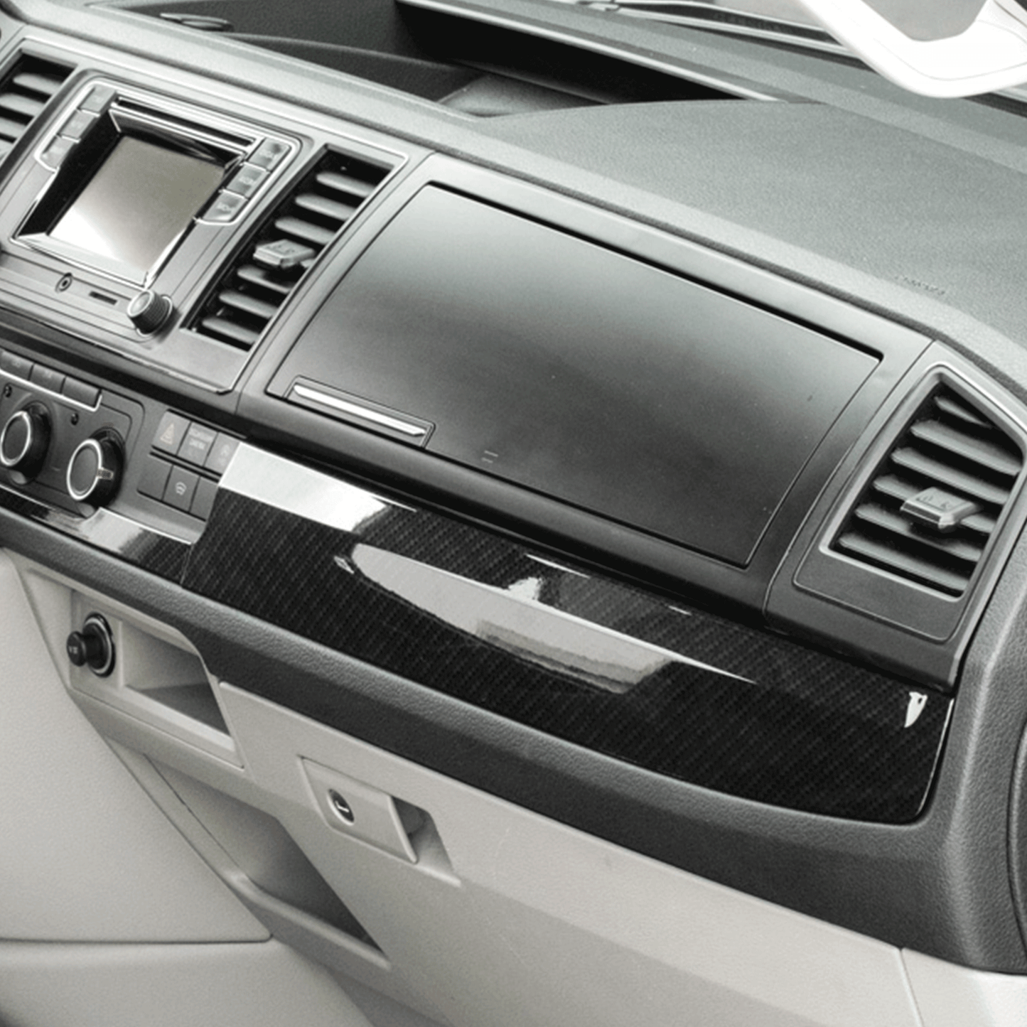 VW Transporter T6 LHD onderste dashboardstyling met koolstofeffect