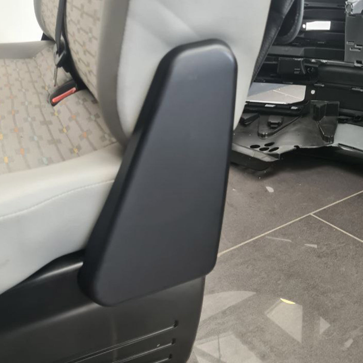 VW T6 Cubiertas de Bisagra para Asientos Dobles – Estilo de Interior en Negro Mate