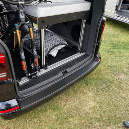 VW T5, T5.1 V3 achterklep drempelafdekking camperombouwonderdelen inclusief schroeven en doppen