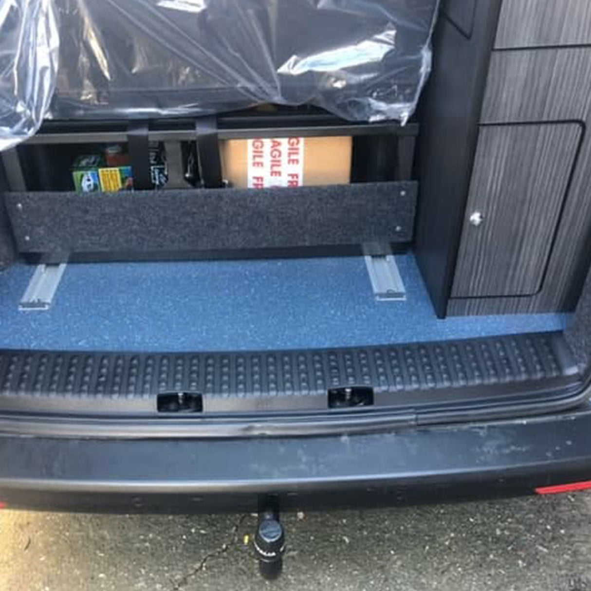VW T6.1 V3 Barndoor Achterdrempelafdekking Camperombouwonderdelen inclusief schroeven en doppen