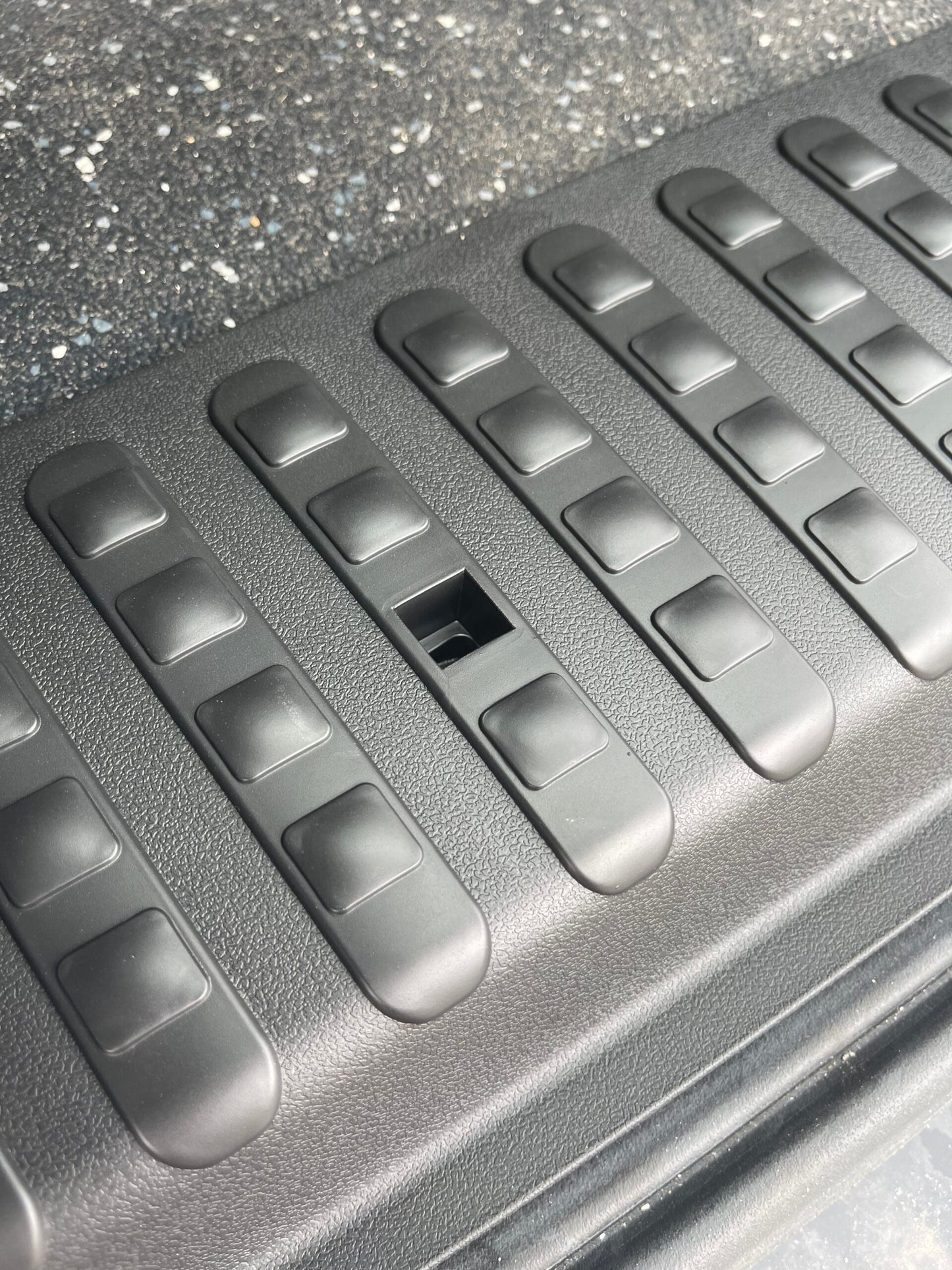 VW T6 V3 Barndoor achterdrempelafdekking Camperombouwonderdelen inclusief schroeven en doppen